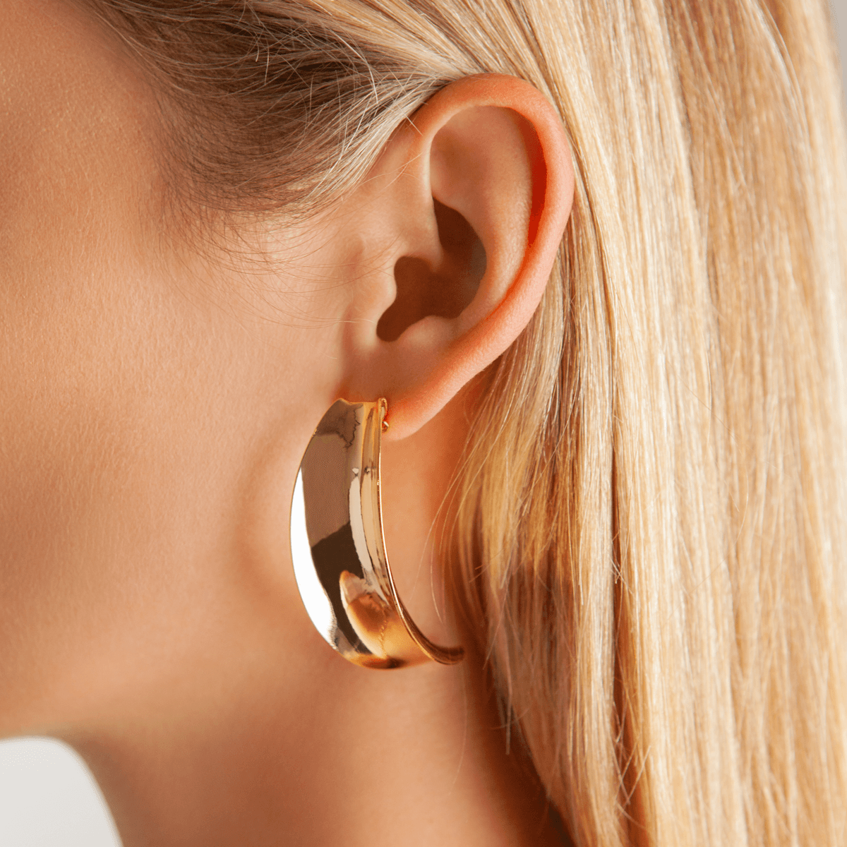 10 Must-Have Earrings to Complete Your Summer Look