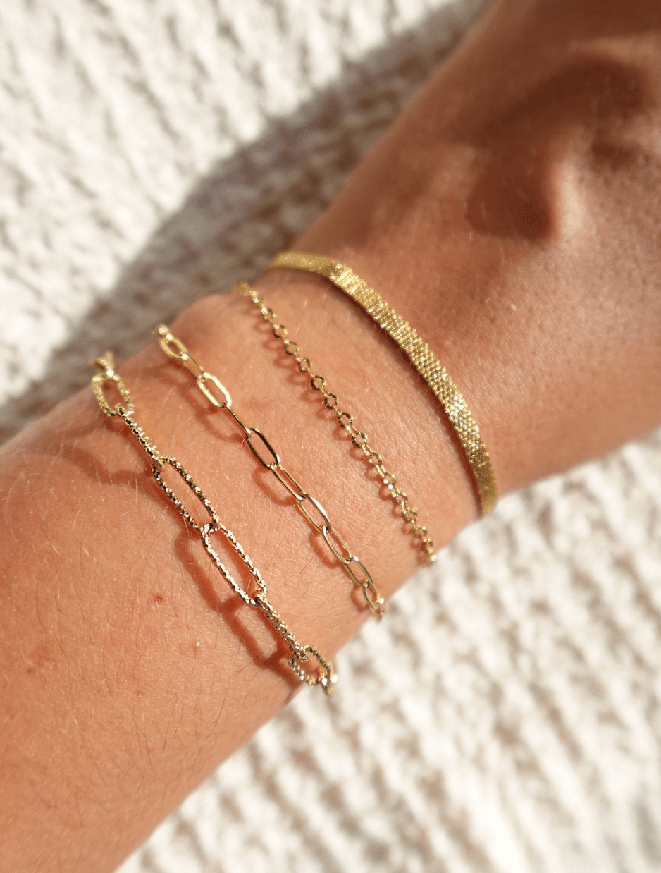 Vibes | Delicate Gleam Clasp Bracelet | 18K Gold-Plated