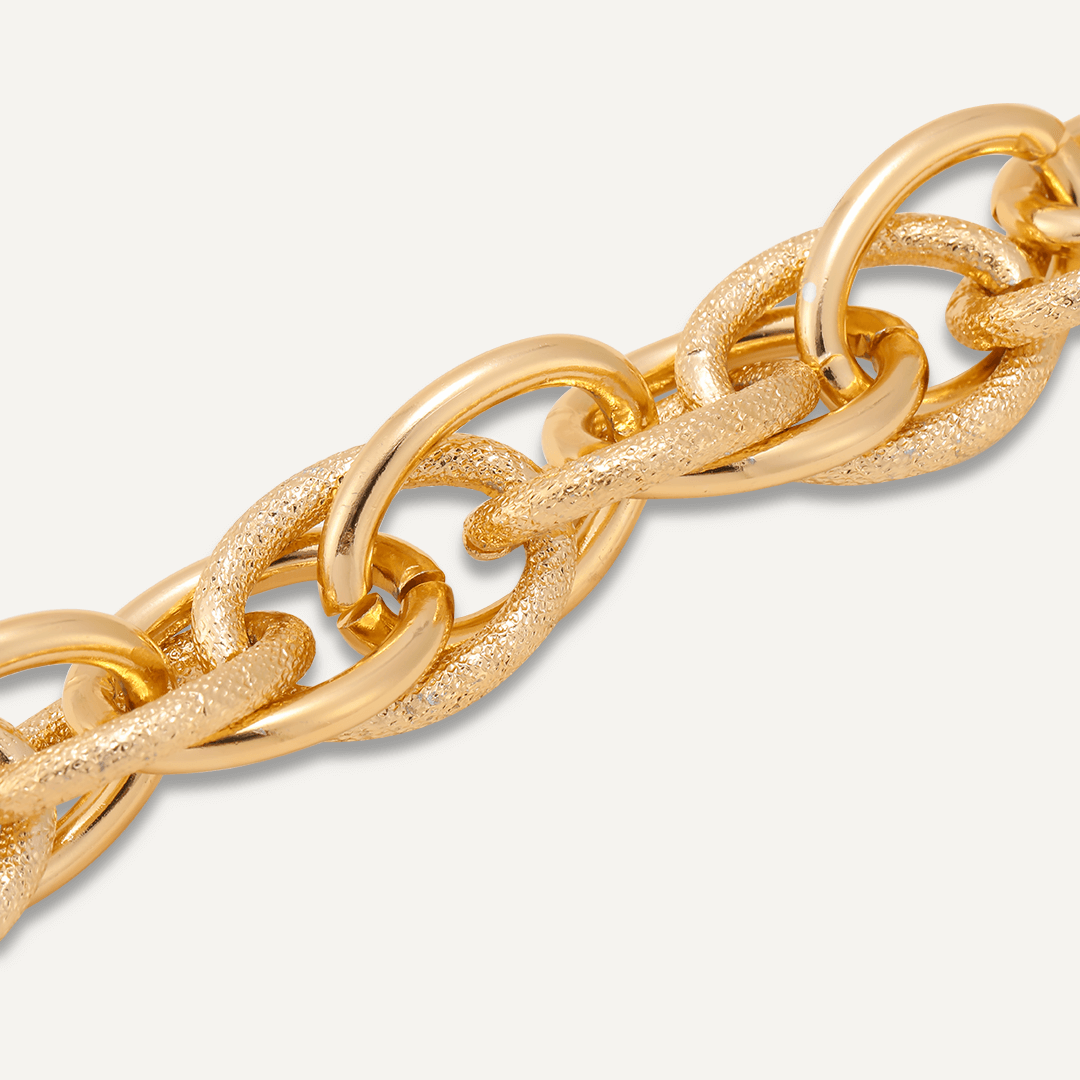 Contemporary Chain-Link Clasp Bracelet In Gold-Tone