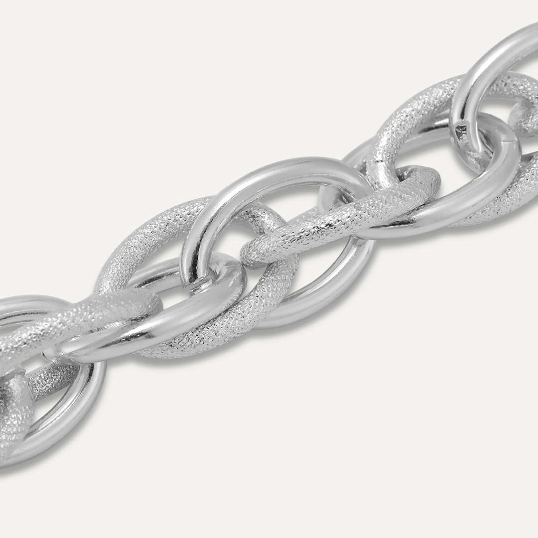 Contemporary Chain-Link Clasp Bracelet In Silver-Tone