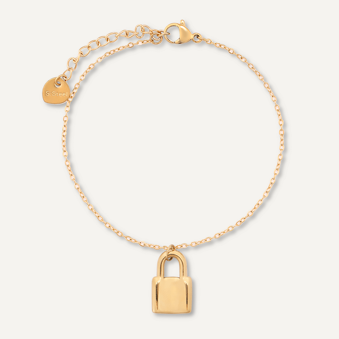 Padlock Clasp Bracelet In Gold-Tone