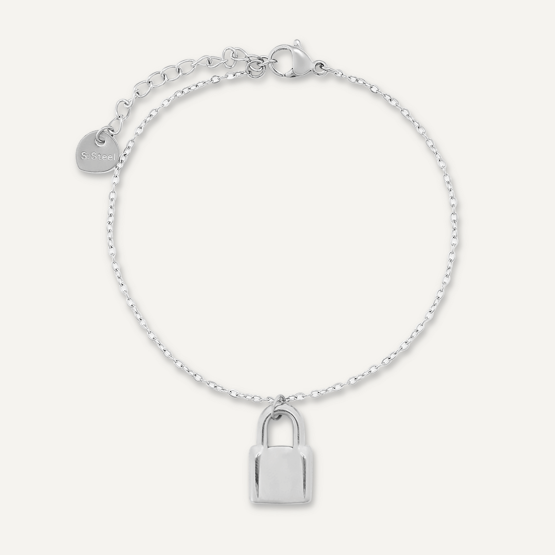 Padlock Clasp Bracelet In Silver-Tone