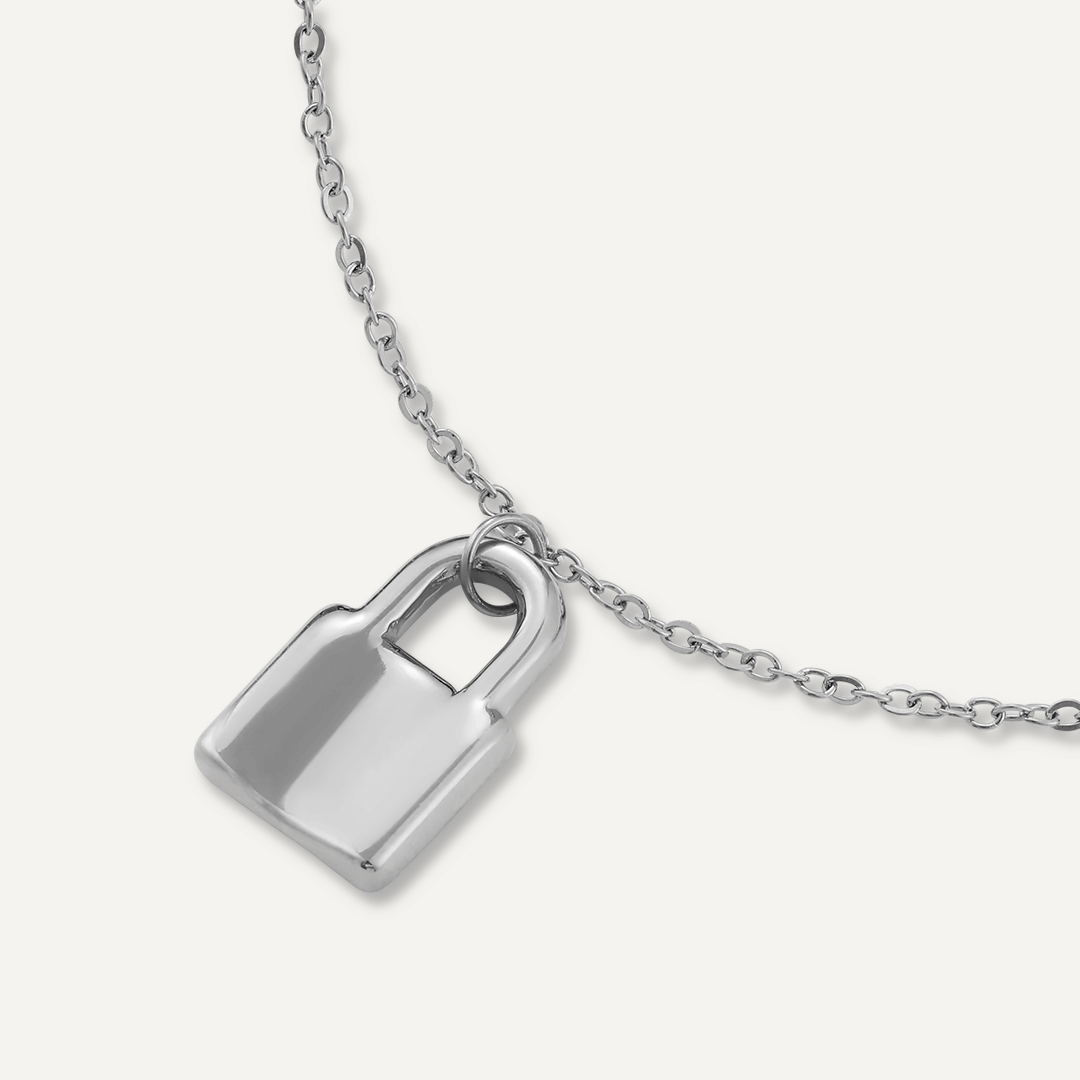 Padlock Clasp Bracelet In Silver-Tone