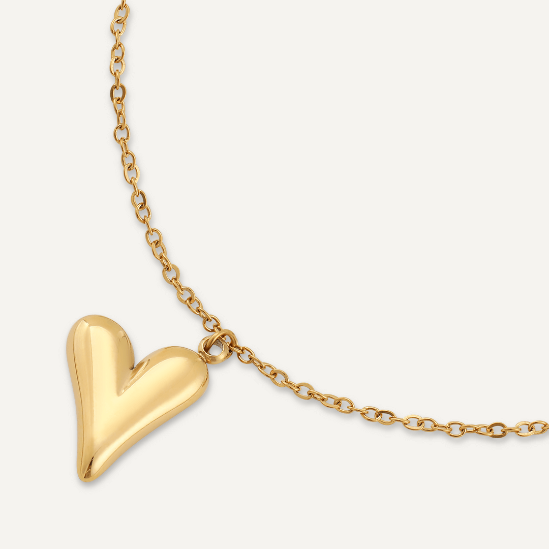 Heart Clasp Bracelet In Gold-Tone