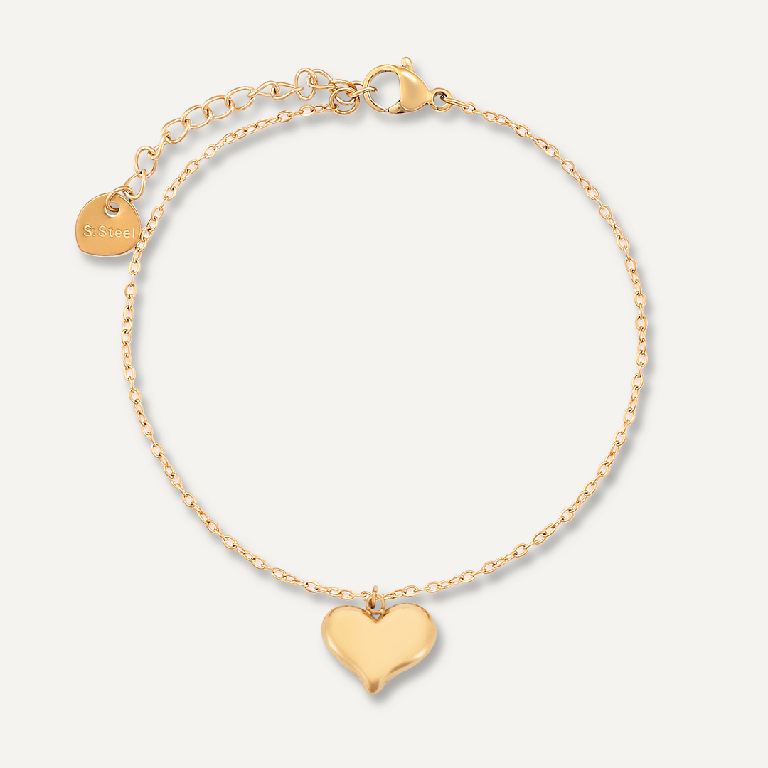 Chunky Heart Clasp Bracelet In Gold-Tone