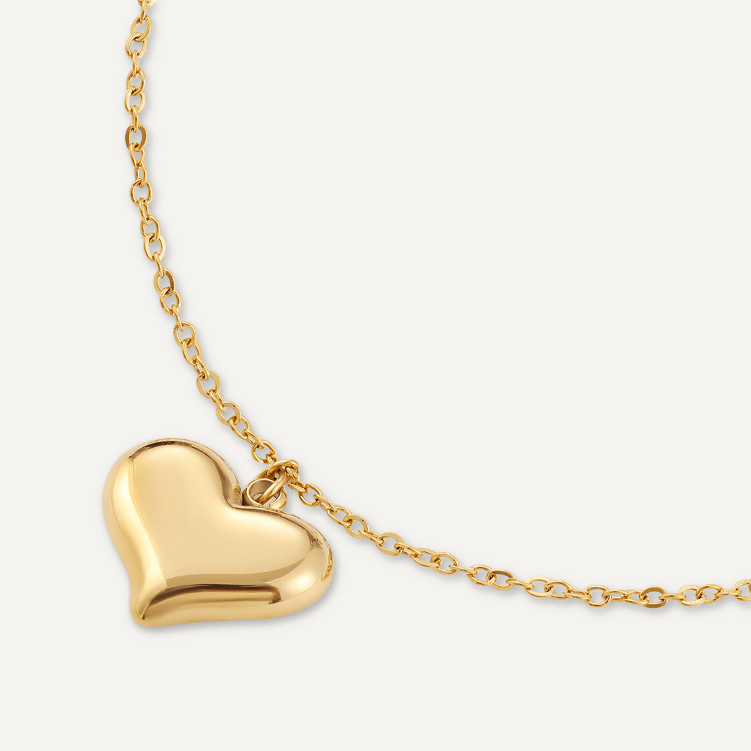 Chunky Heart Clasp Bracelet In Gold-Tone