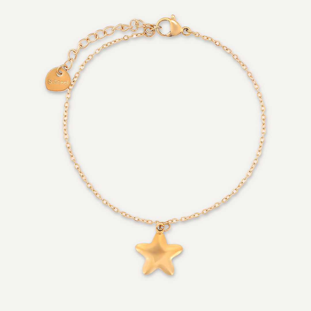 Star Clasp Bracelet In Gold-Tone