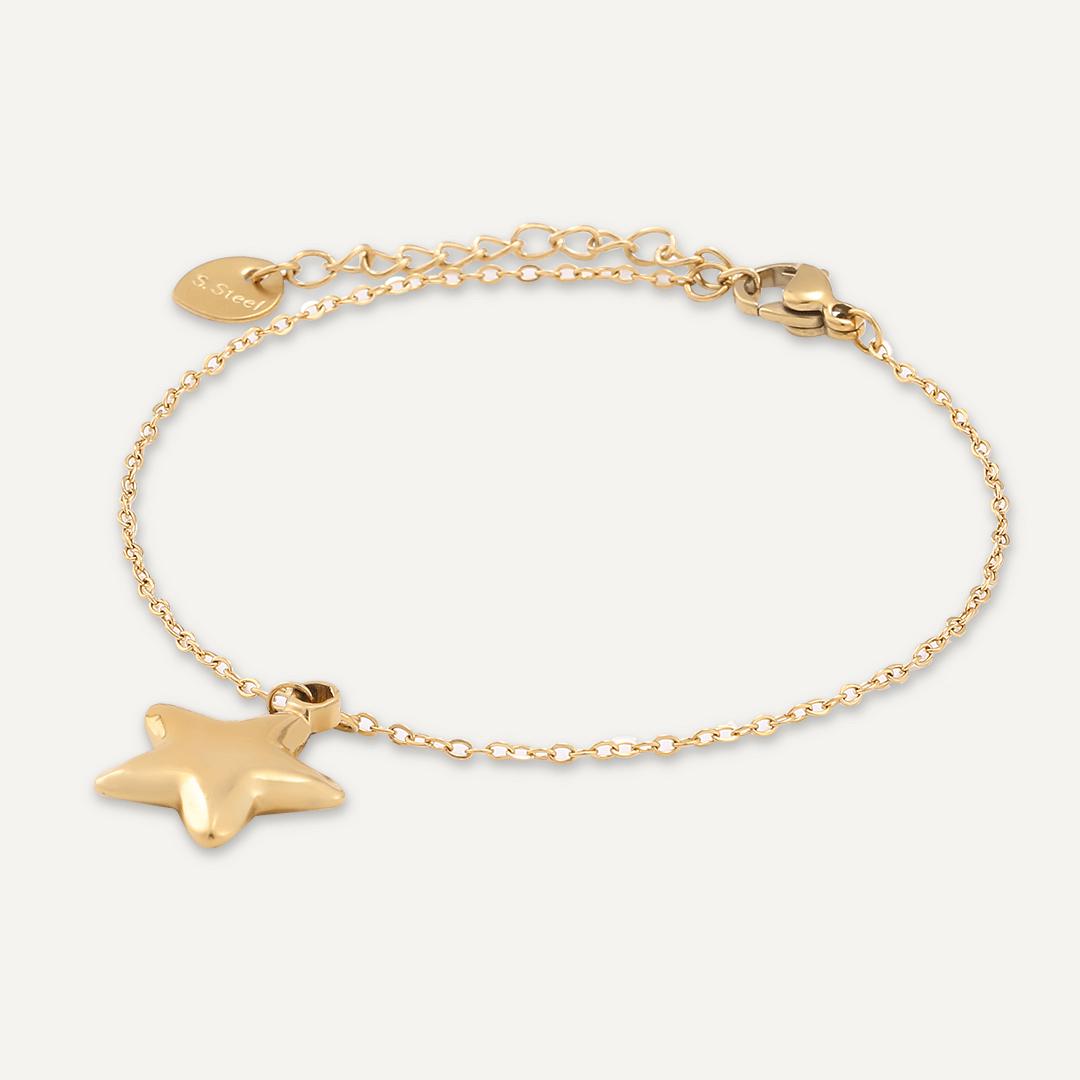 Star Clasp Bracelet In Gold-Tone