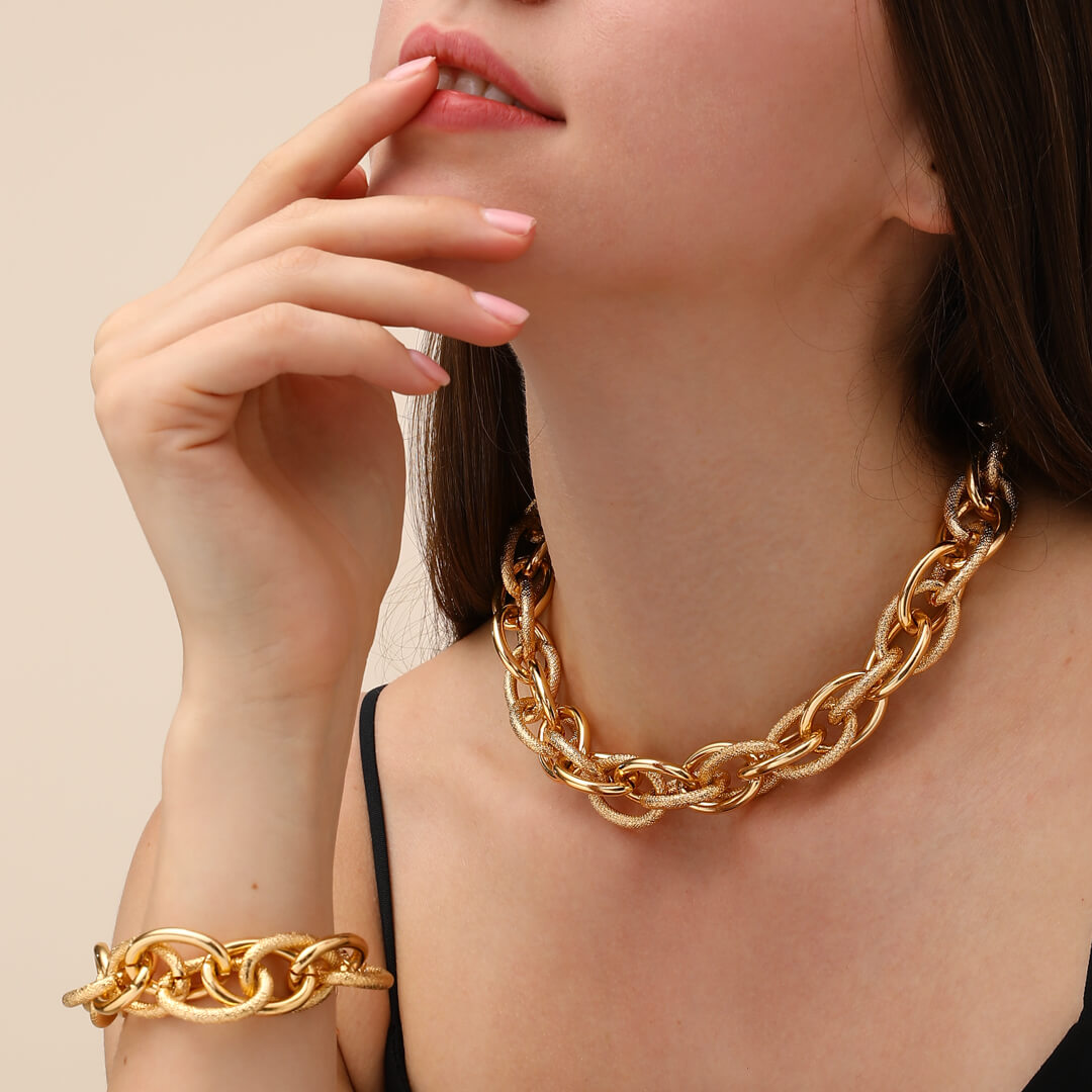 Chunky Chain-Link Style Necklace In Gold-Tone