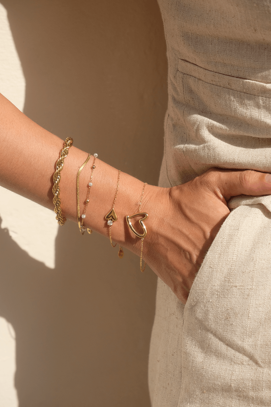 Vibes | Abstract Heart Clasp Bracelet | 18K Gold-Plated