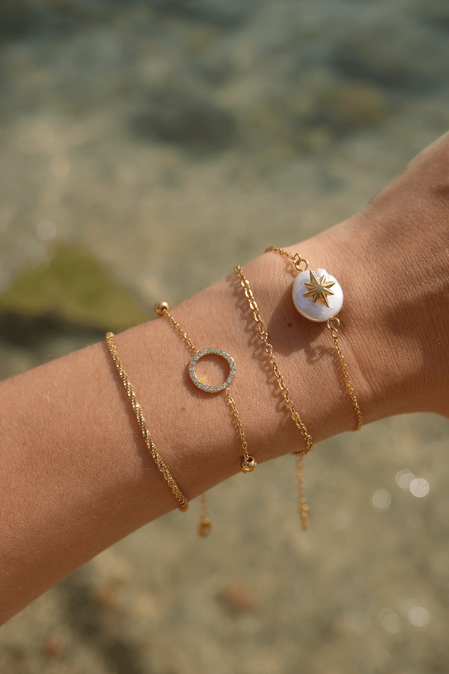 Vibes | Crystal Circle Charm Clasp Bracelet | 18K Gold-Plated