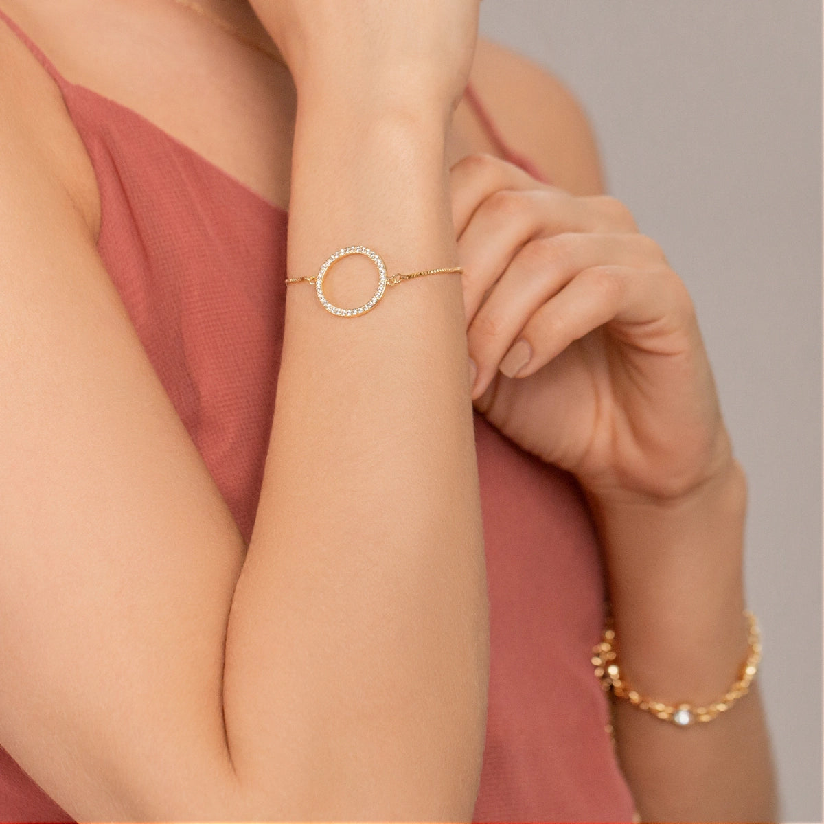 Vivienne Circle Drawstring Bracelet In Gold-Tone