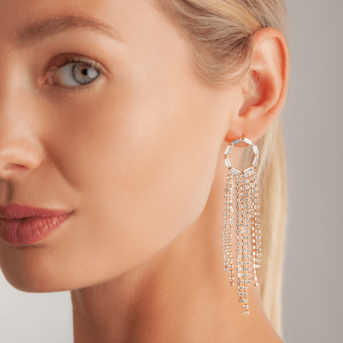 Model wearing Vivienne Geometric Fringed Dangle Earrings Gold